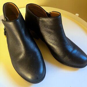Vionic Black Leather Ankle Boots – Side Zip, Supportive Comfort Shoes – Size 8.5